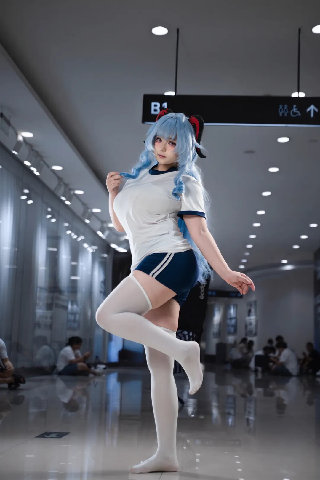 【甘雨cos】原神甘雨体操服场照动作分享 - 第 4 张