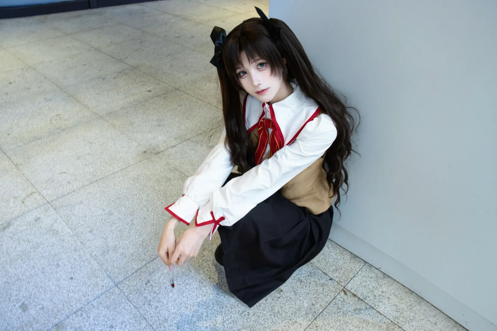 【遠坂凜cos】雙馬尾與黑絲的經典學院風還原 - 第 6 張