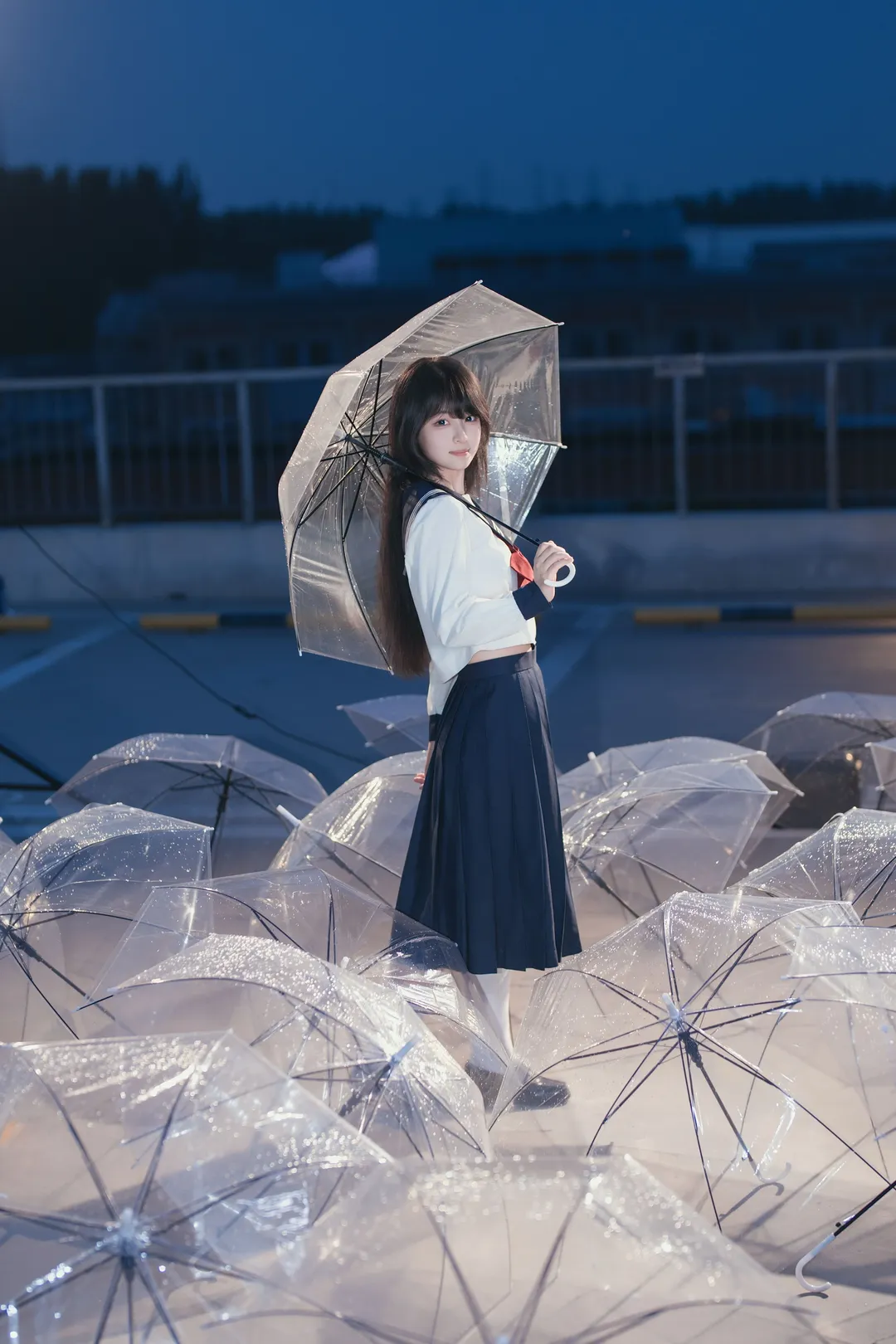 雨夜的透明傘與JK制服，藍調時刻的情緒記錄 - 第 1 張