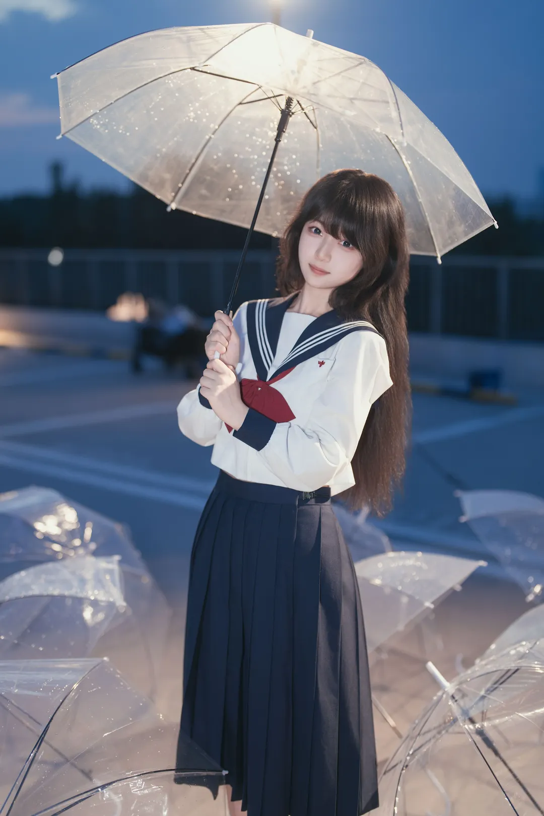 雨夜的透明傘與JK制服，藍調時刻的情緒記錄 - 第 10 張