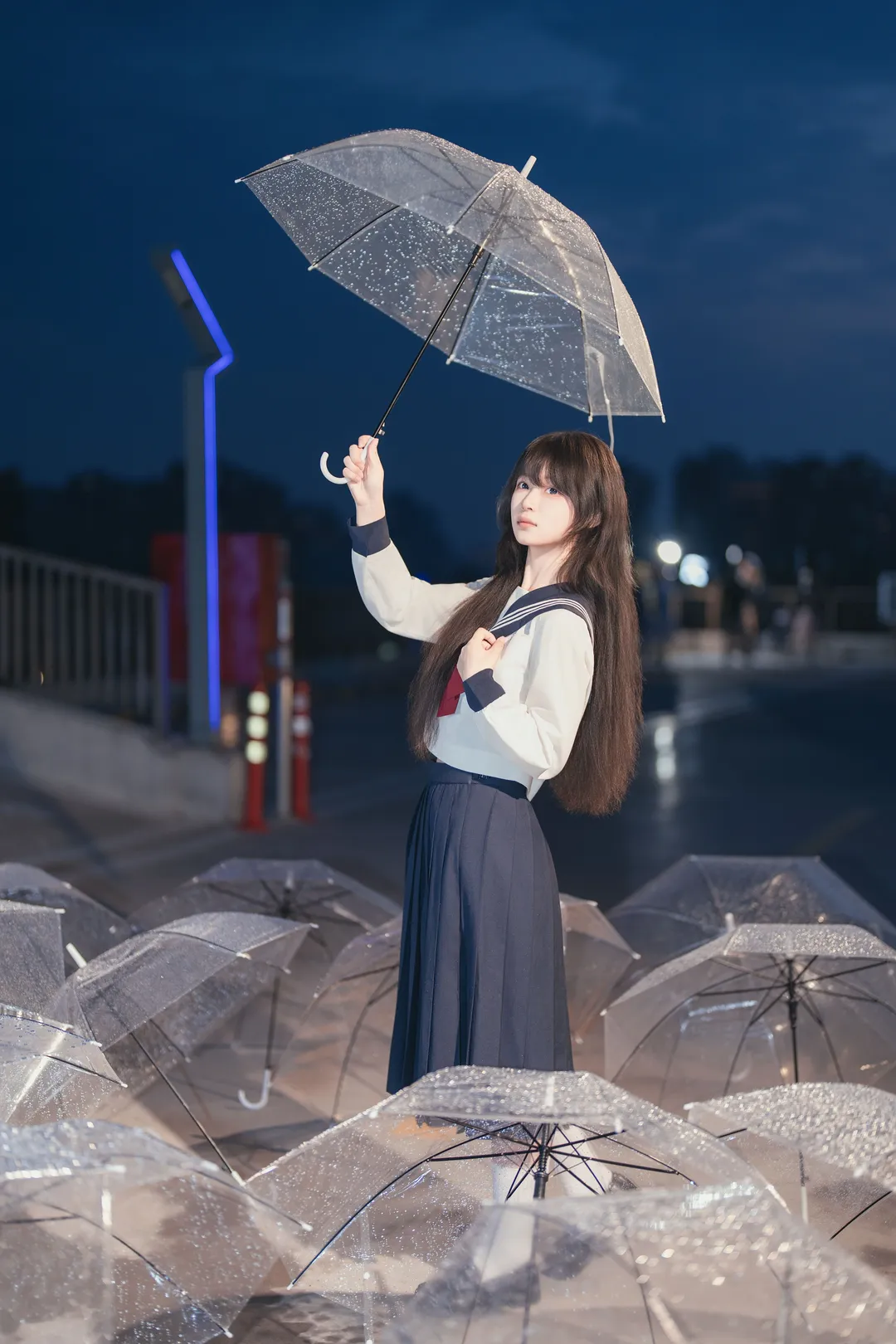 雨夜的透明傘與JK制服，藍調時刻的情緒記錄 - 第 13 張