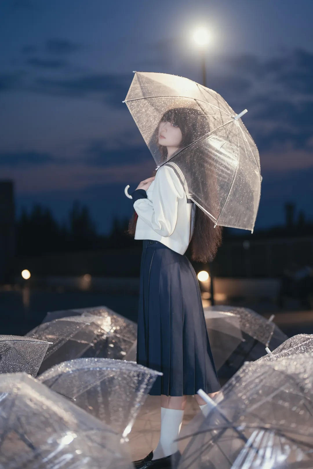 雨夜的透明傘與JK制服，藍調時刻的情緒記錄 - 第 15 張