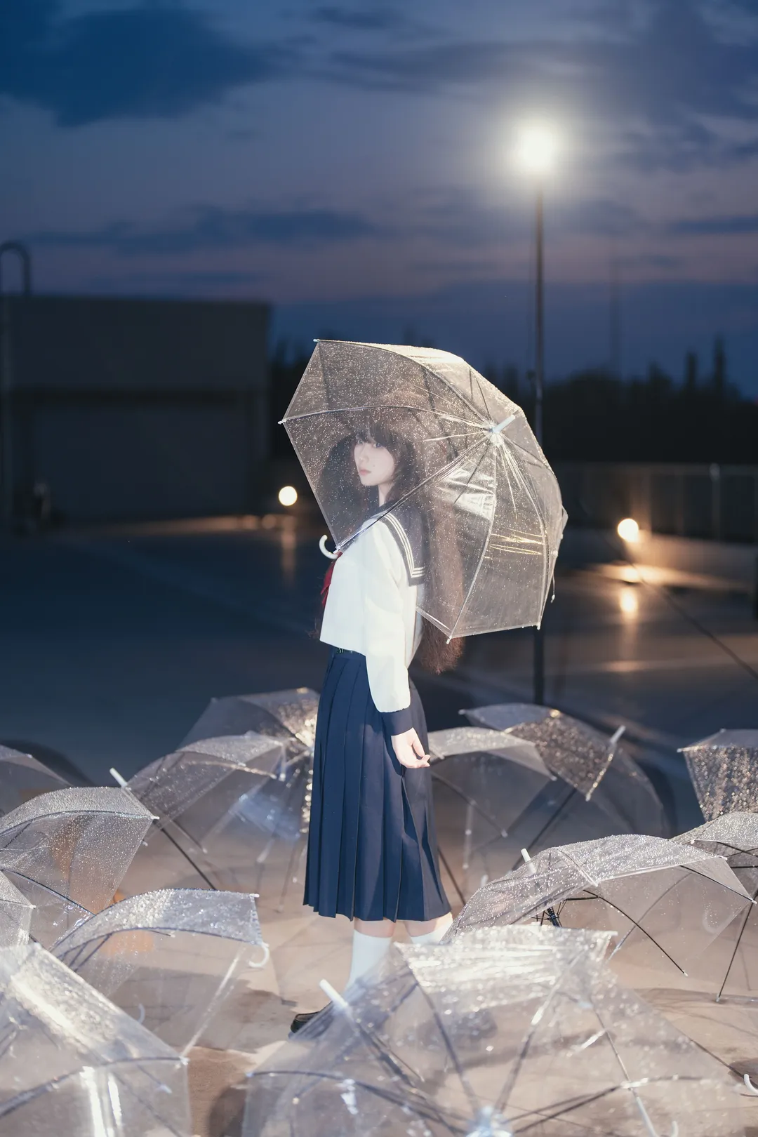 雨夜的透明傘與JK制服，藍調時刻的情緒記錄 - 第 16 張