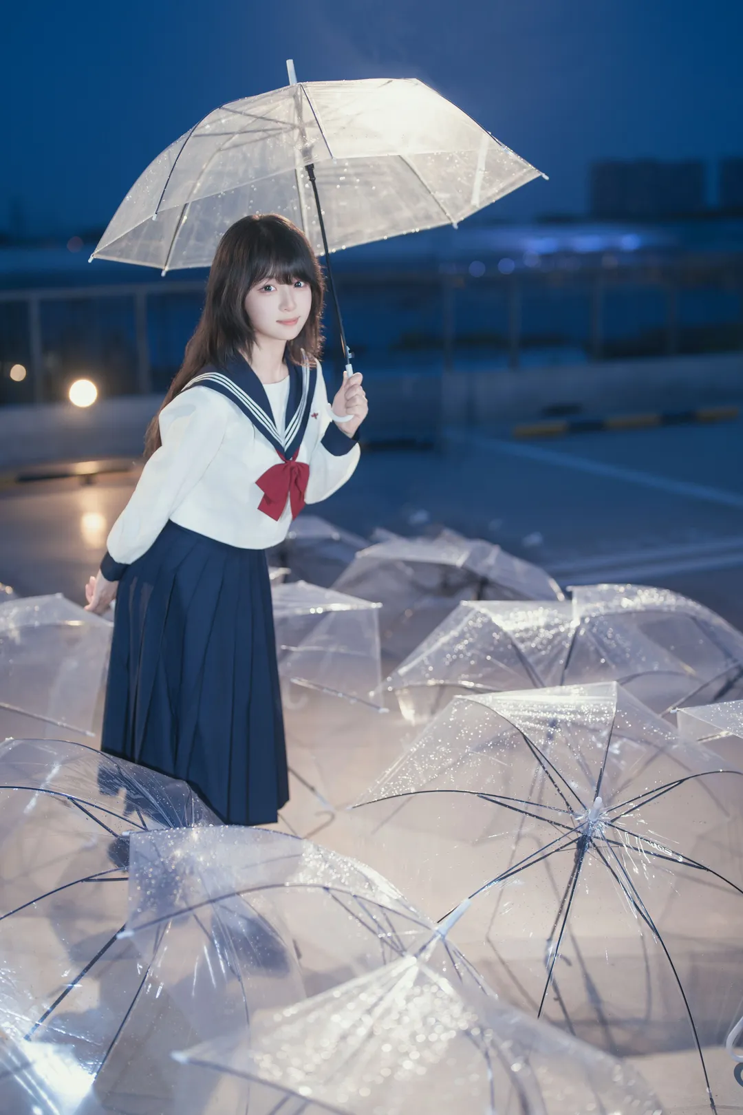 雨夜的透明傘與JK制服，藍調時刻的情緒記錄 - 第 2 張