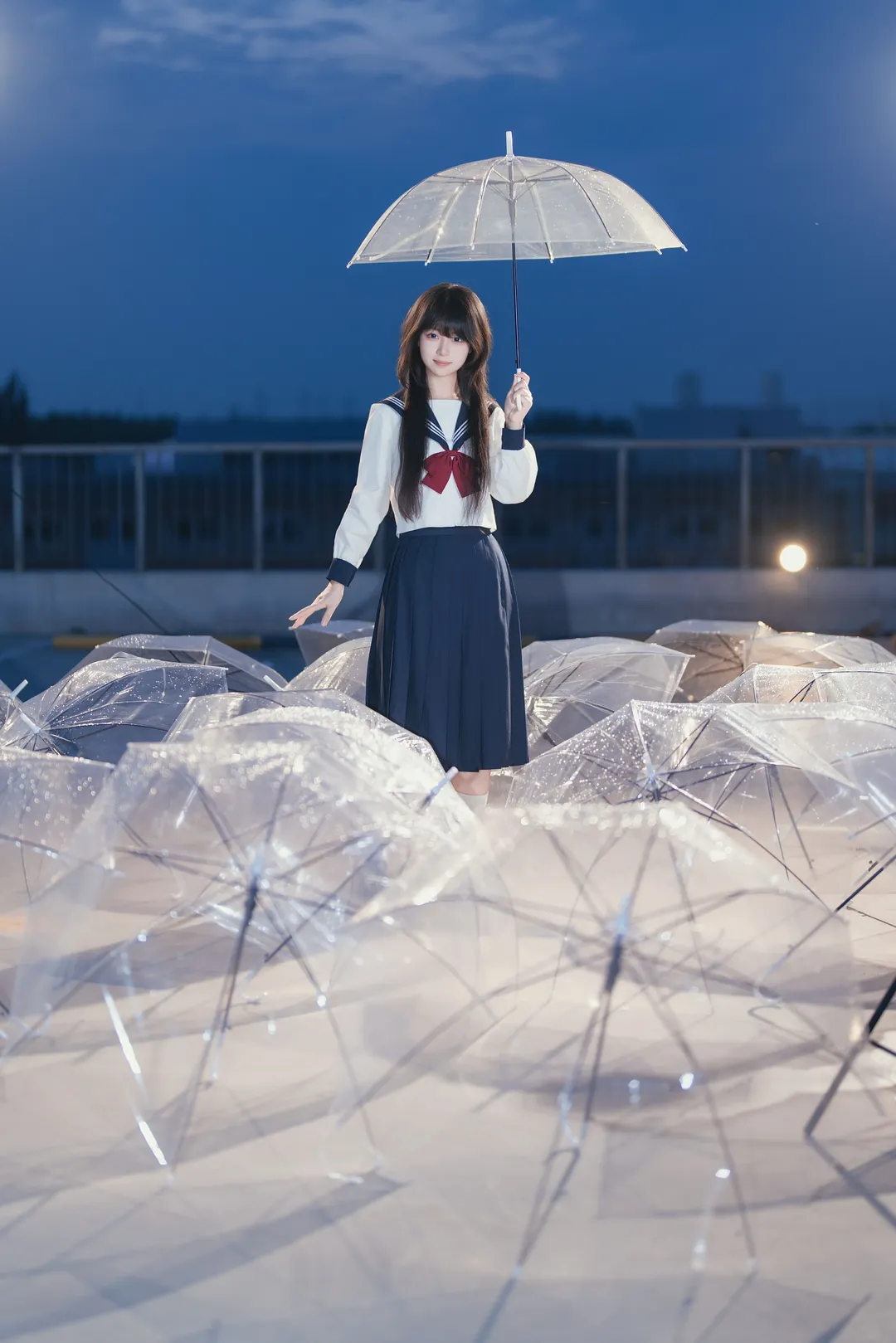 雨夜的透明傘與JK制服，藍調時刻的情緒記錄 - 第 5 張