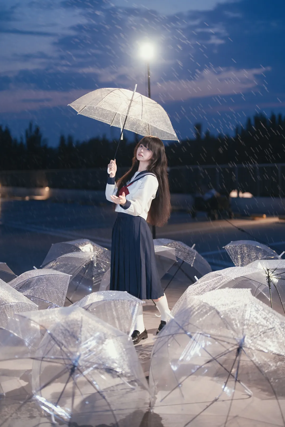 雨夜的透明傘與JK制服，藍調時刻的情緒記錄 - 第 7 張