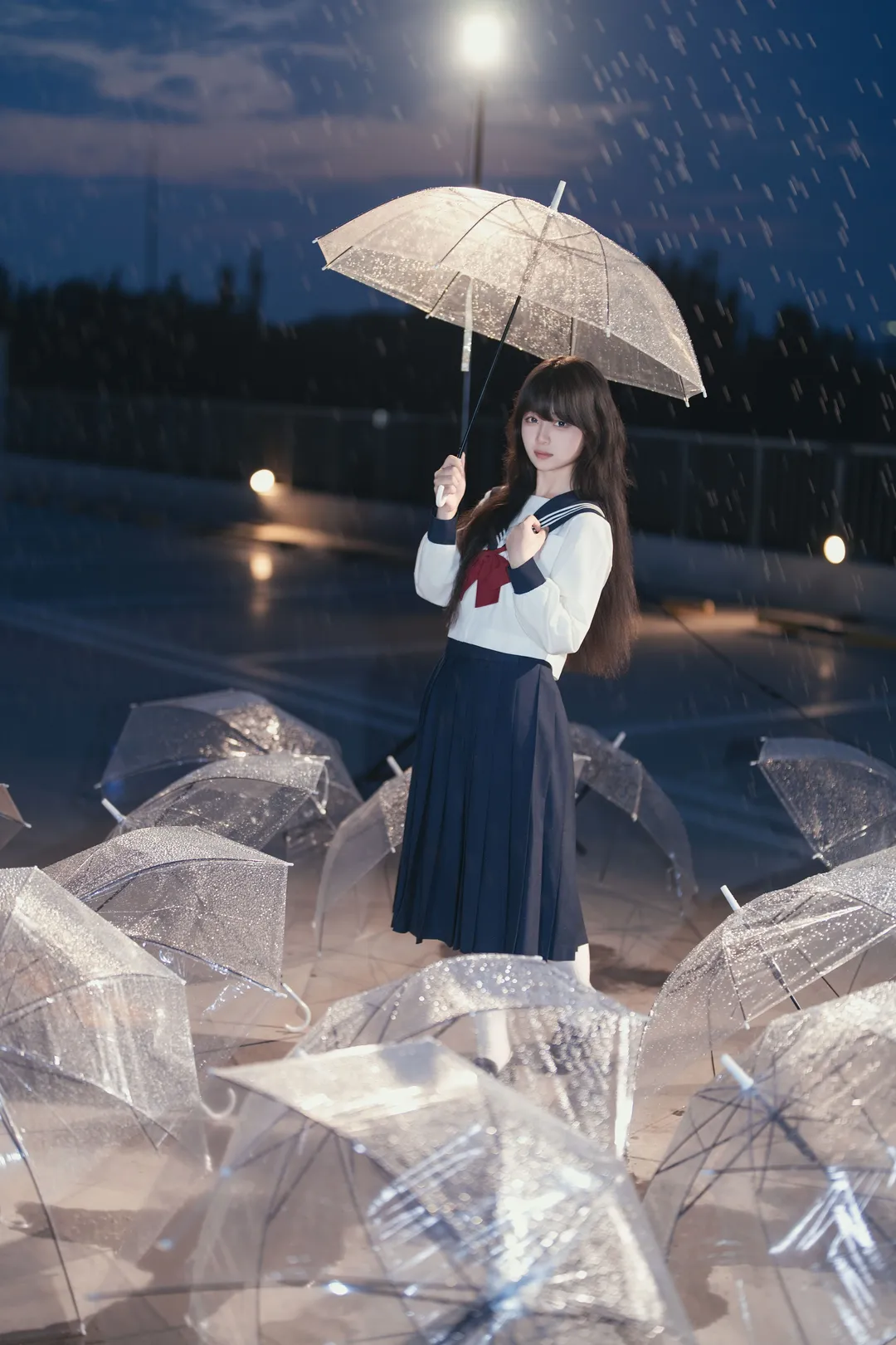 雨夜的透明傘與JK制服，藍調時刻的情緒記錄 - 第 8 張