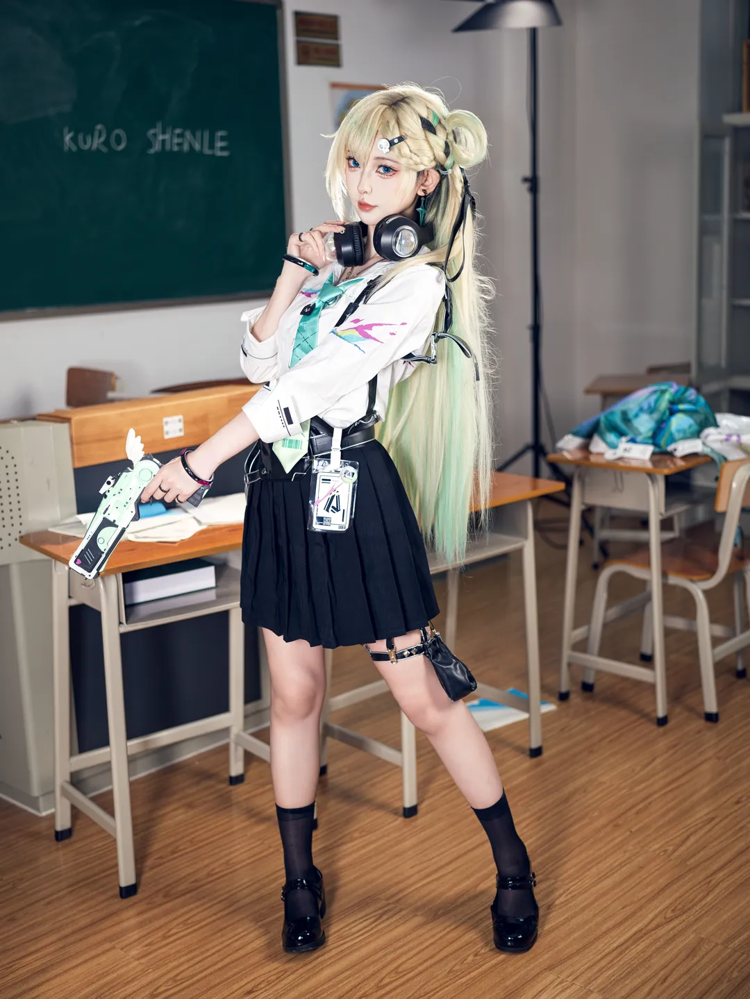 【琳奈cos】鸣潮星炬学院的教室日常 - 第 15 张