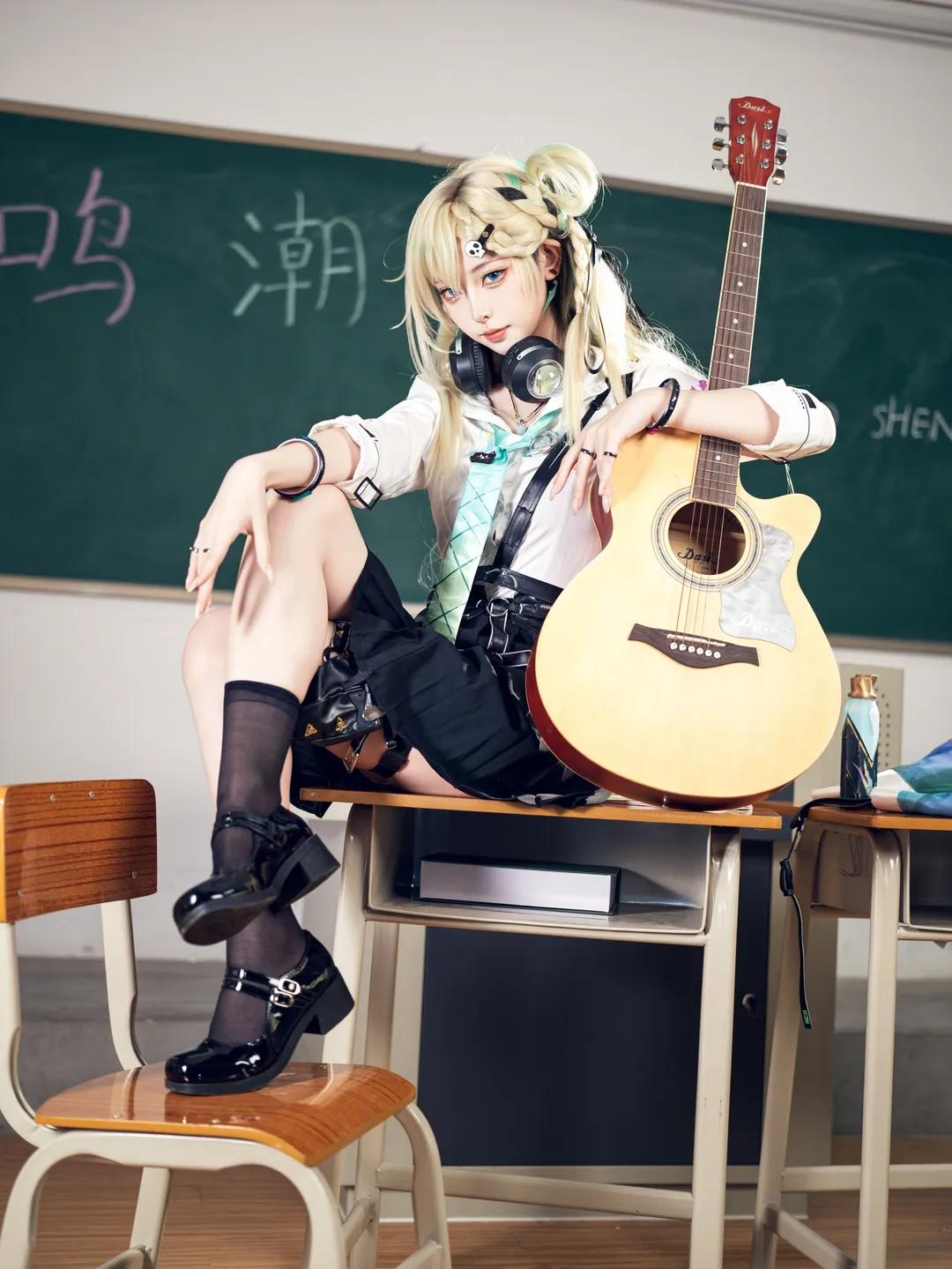 【琳奈cos】鸣潮星炬学院的教室日常 - 第 2 张