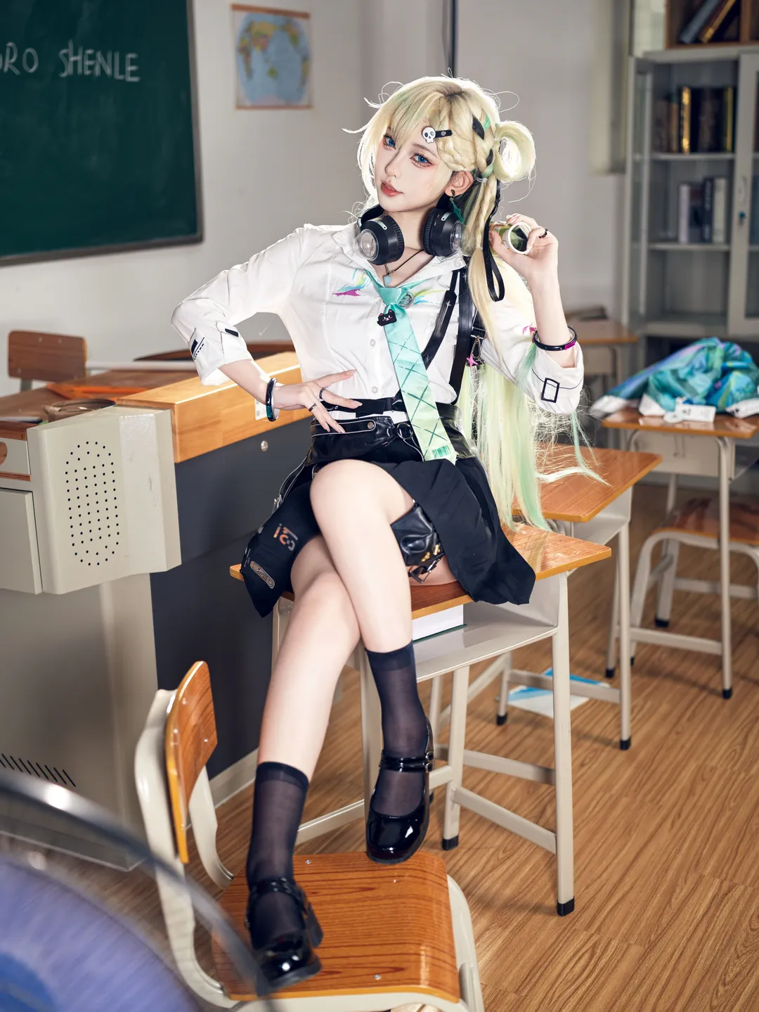 【琳奈cos】鸣潮星炬学院的教室日常 - 第 5 张