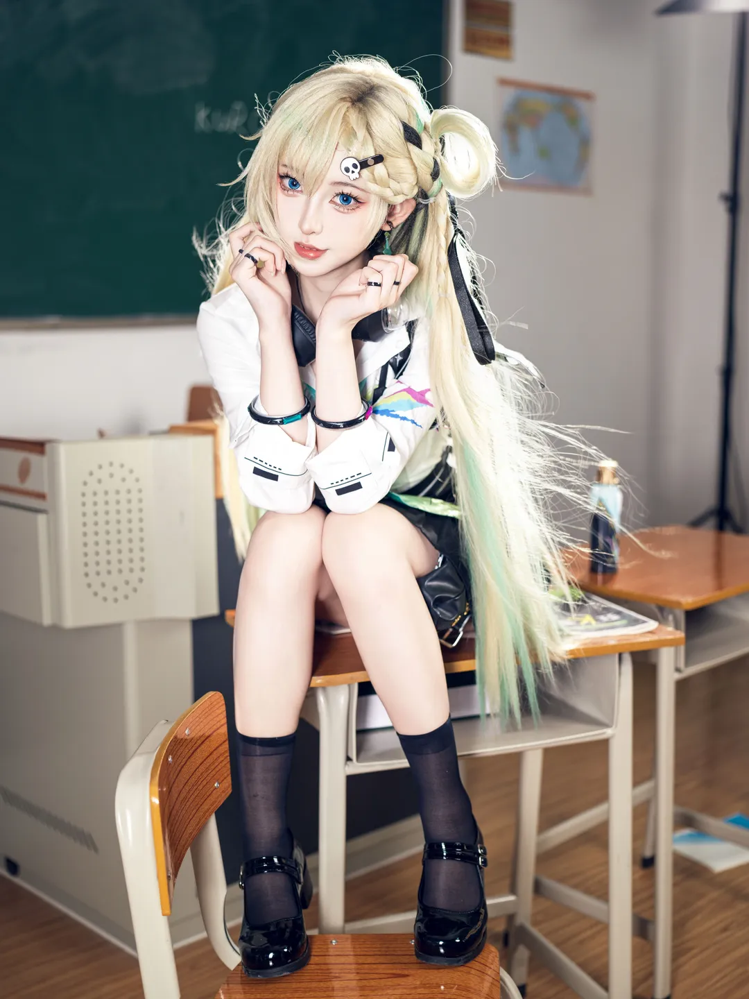 【琳奈cos】鸣潮星炬学院的教室日常 - 第 6 张
