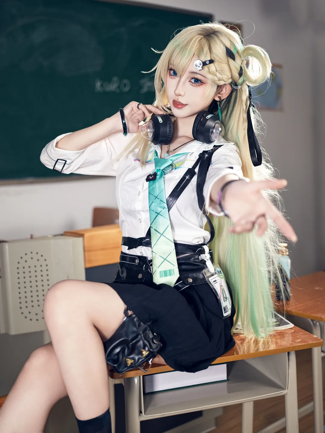 【琳奈cos】鸣潮星炬学院的教室日常 - 第 8 张