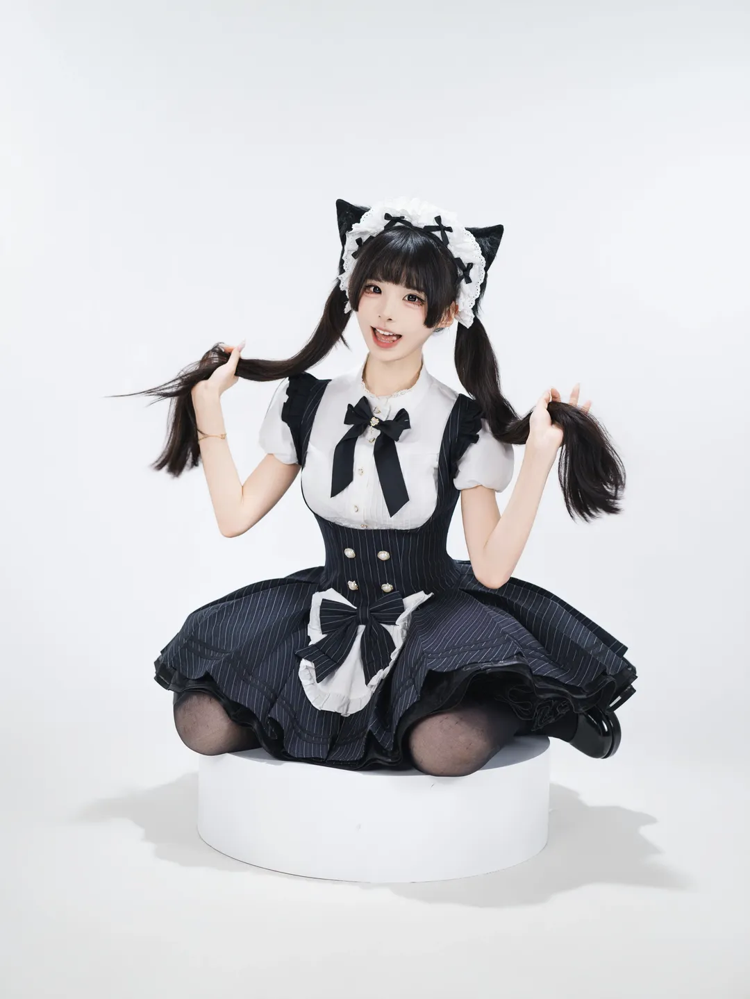 猫耳女仆装白棚拍摄，元气满满的日系写真 - 第 14 张