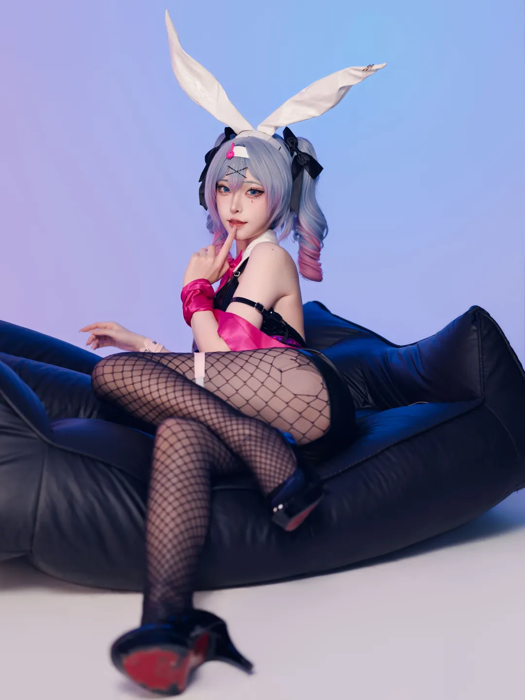 【初音未来cos】兔子洞的霓虹氛围感棚拍分享 - 第 3 张