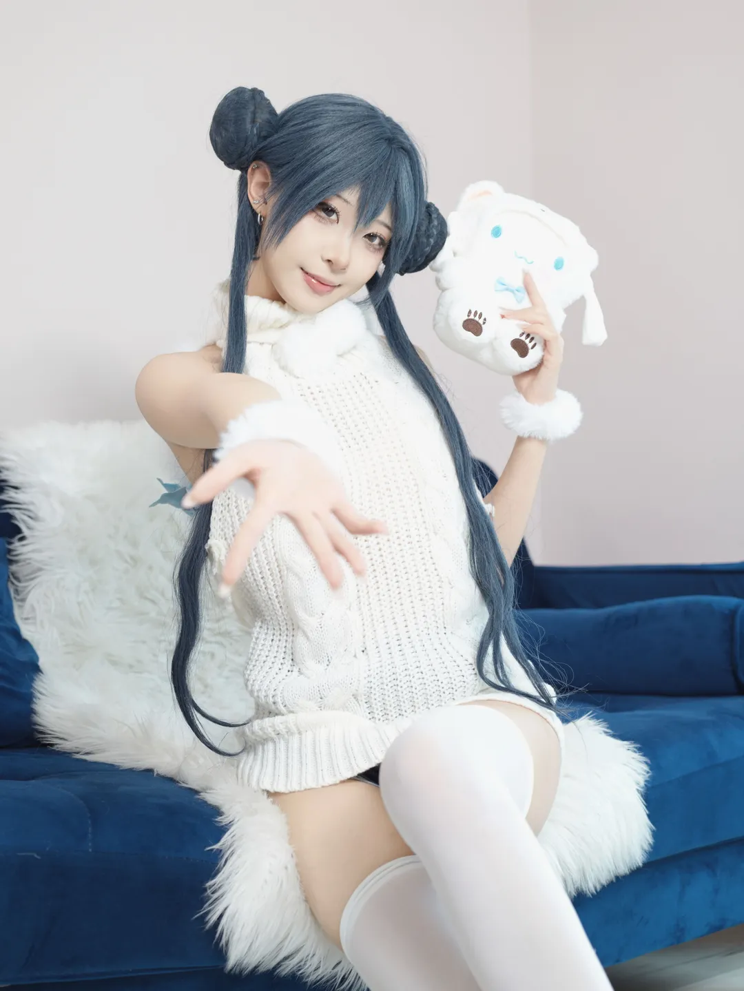 白毛衣与白丝过膝袜，日系居家风cosplay写真 - 第 10 张