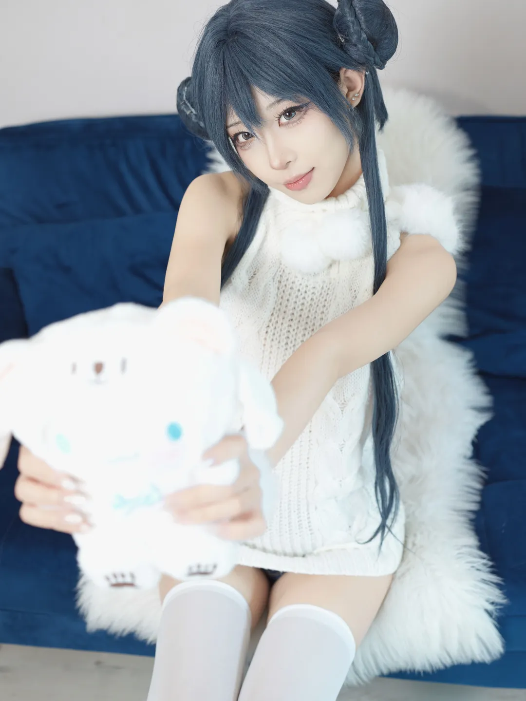 白毛衣与白丝过膝袜，日系居家风cosplay写真 - 第 11 张