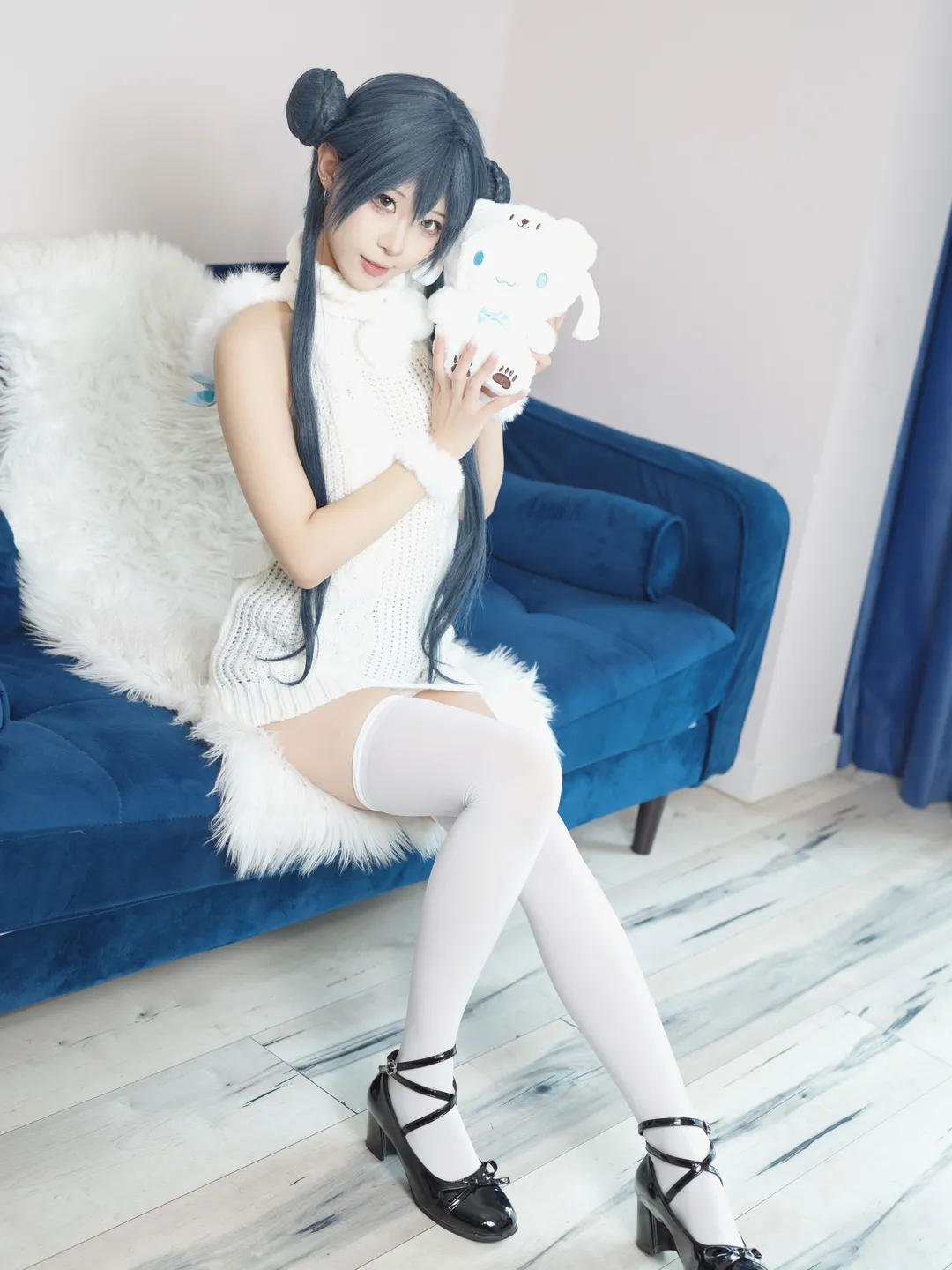 白毛衣与白丝过膝袜，日系居家风cosplay写真 - 第 12 张