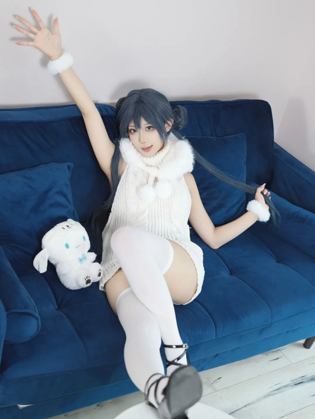 白毛衣与白丝过膝袜，日系居家风cosplay写真 - 第 14 张
