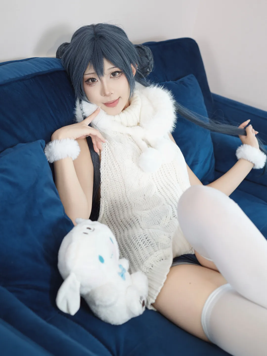 白毛衣与白丝过膝袜，日系居家风cosplay写真 - 第 15 张