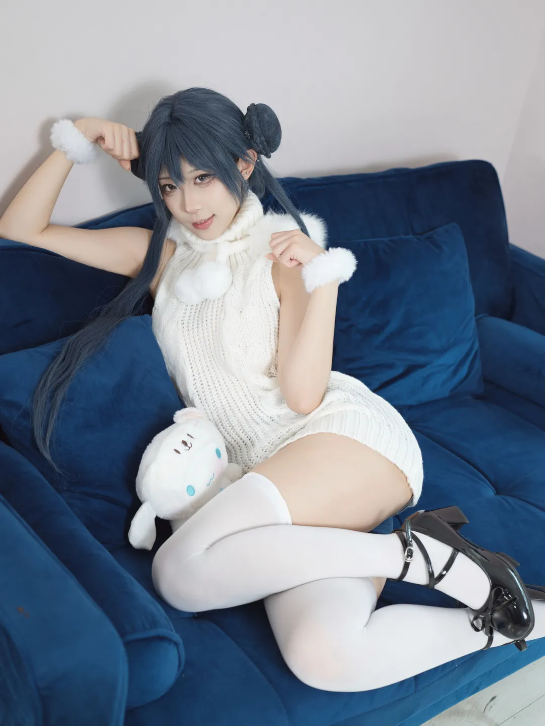 白毛衣与白丝过膝袜，日系居家风cosplay写真 - 第 5 张