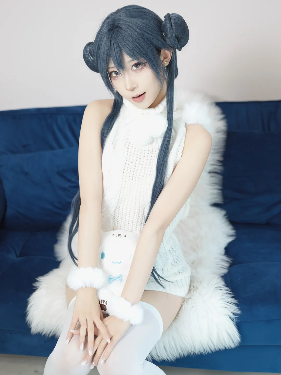 白毛衣与白丝过膝袜，日系居家风cosplay写真 - 第 9 张