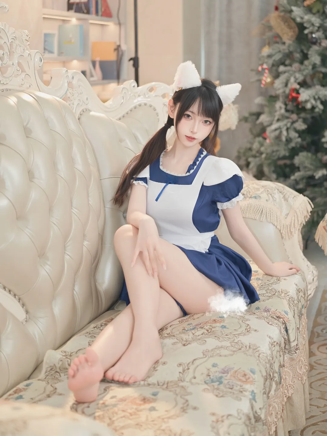 双马尾猫耳女仆装，复古沙发上的居家心动瞬间 - 第 7 张