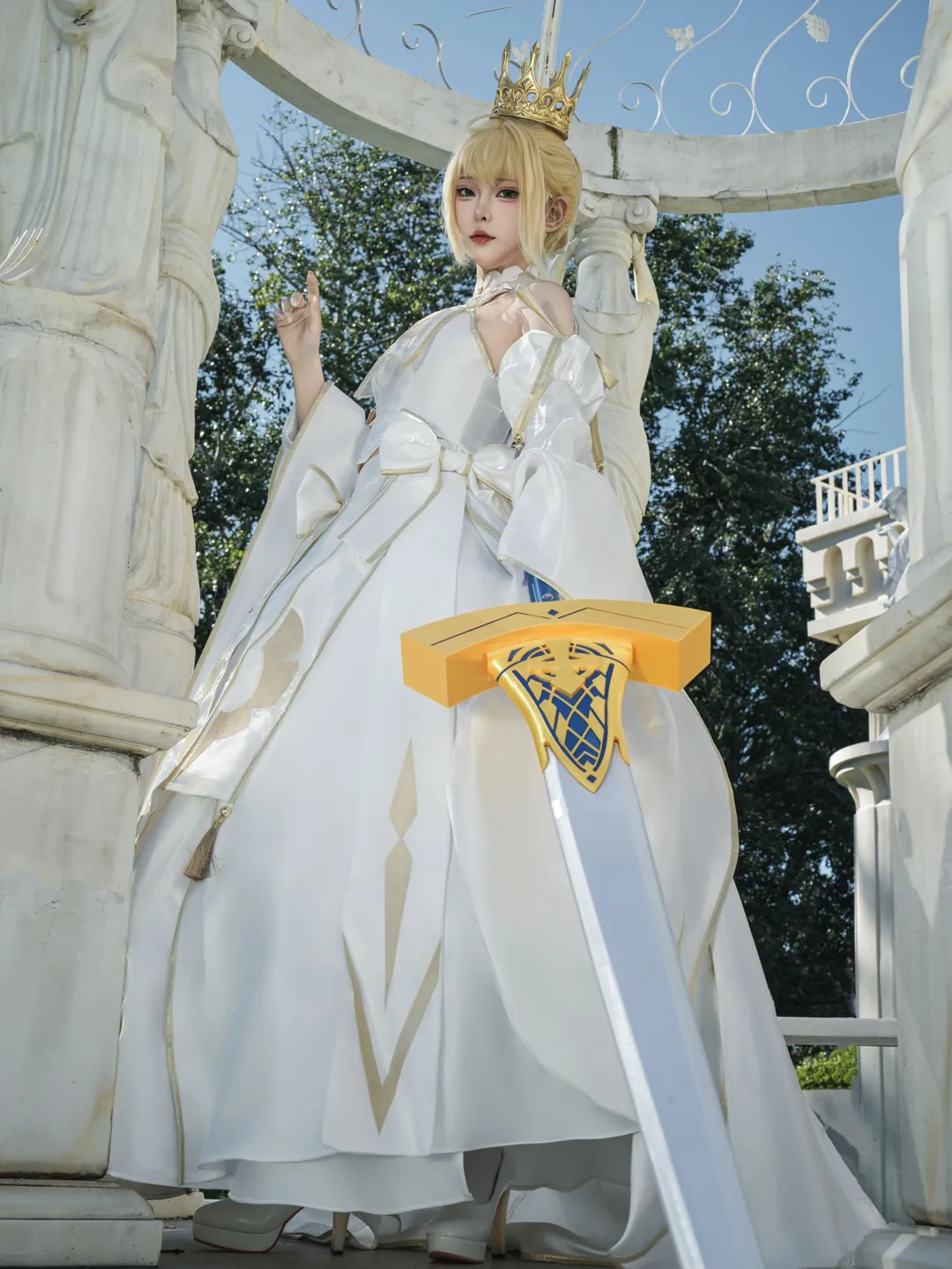 【阿尔托莉雅cos】Fate系列白礼服，阳光下持剑的白色身影 - 第 5 张