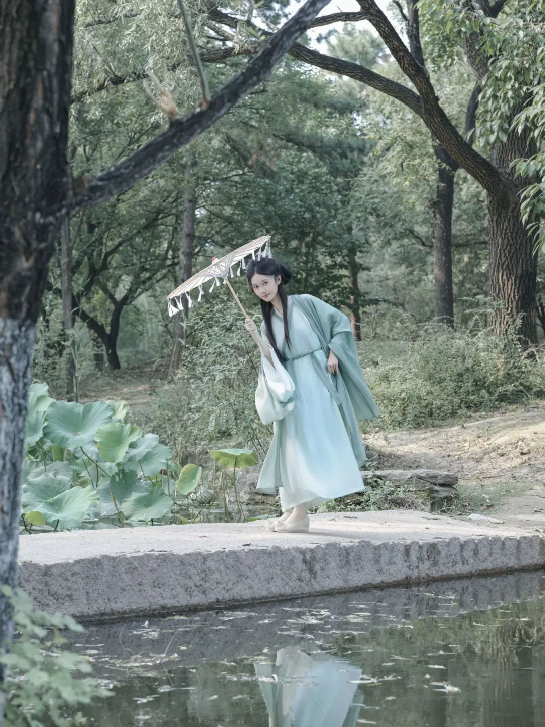 在青山绿水间拍魏晋风汉服，这套薄荷绿太有清冷感了 - 第 1 张