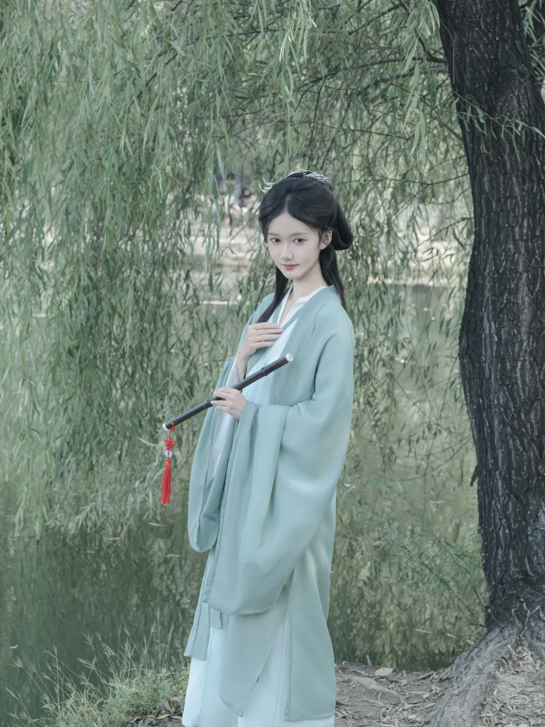 在青山绿水间拍魏晋风汉服，这套薄荷绿太有清冷感了 - 第 10 张