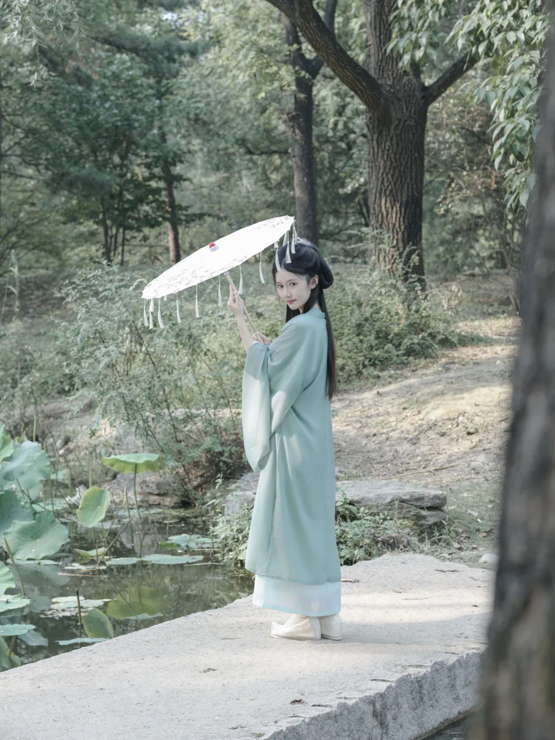 在青山绿水间拍魏晋风汉服，这套薄荷绿太有清冷感了 - 第 2 张