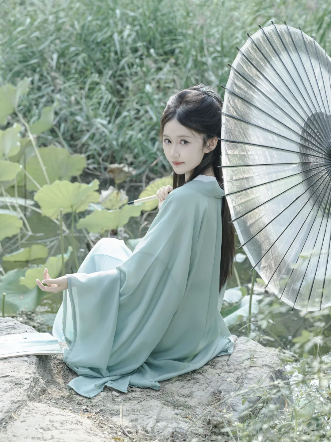 在青山绿水间拍魏晋风汉服，这套薄荷绿太有清冷感了 - 第 3 张