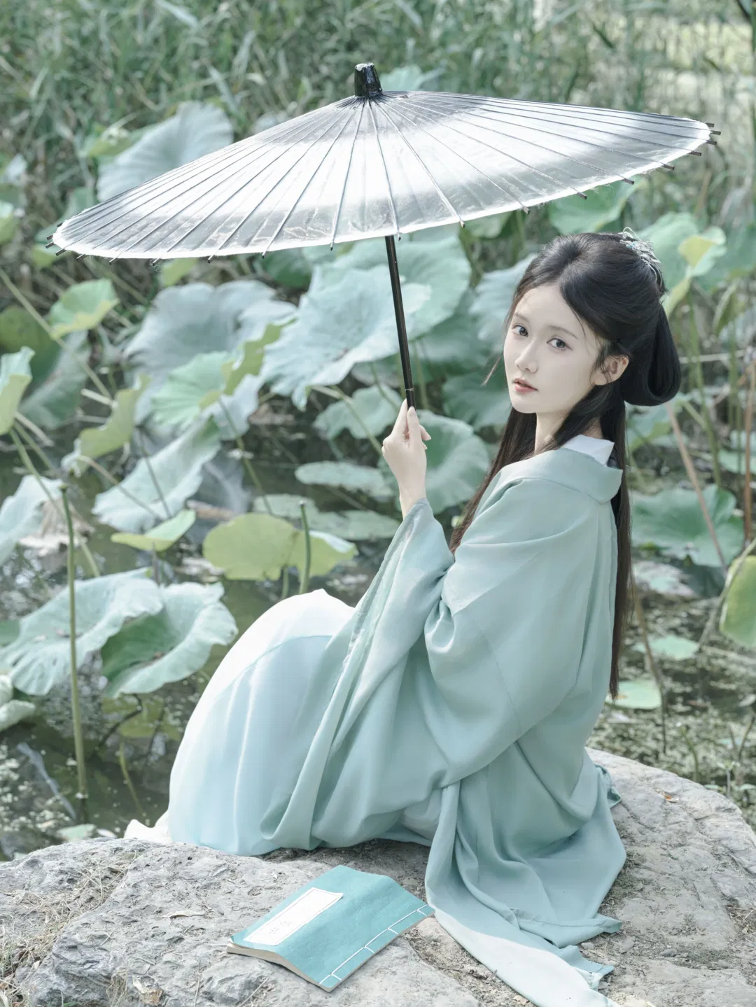 在青山绿水间拍魏晋风汉服，这套薄荷绿太有清冷感了 - 第 4 张
