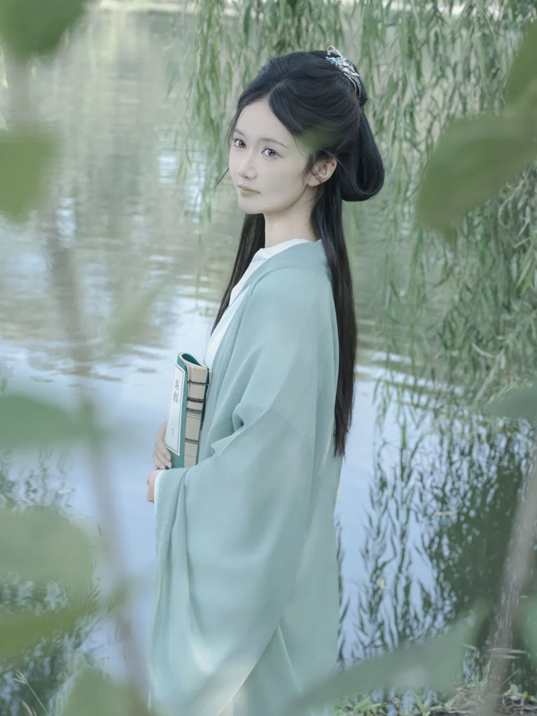 在青山绿水间拍魏晋风汉服，这套薄荷绿太有清冷感了 - 第 8 张