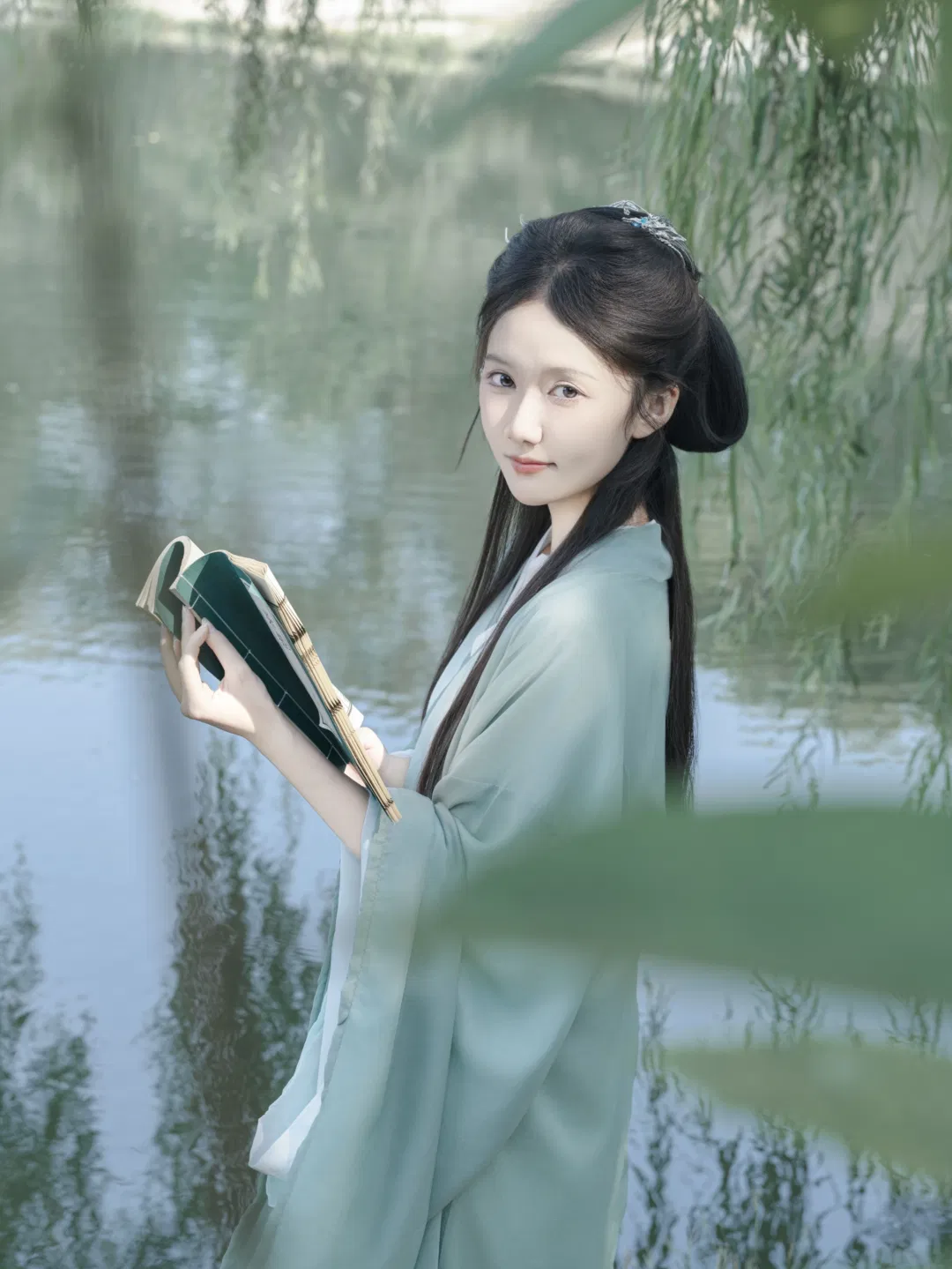 在青山绿水间拍魏晋风汉服，这套薄荷绿太有清冷感了 - 第 9 张