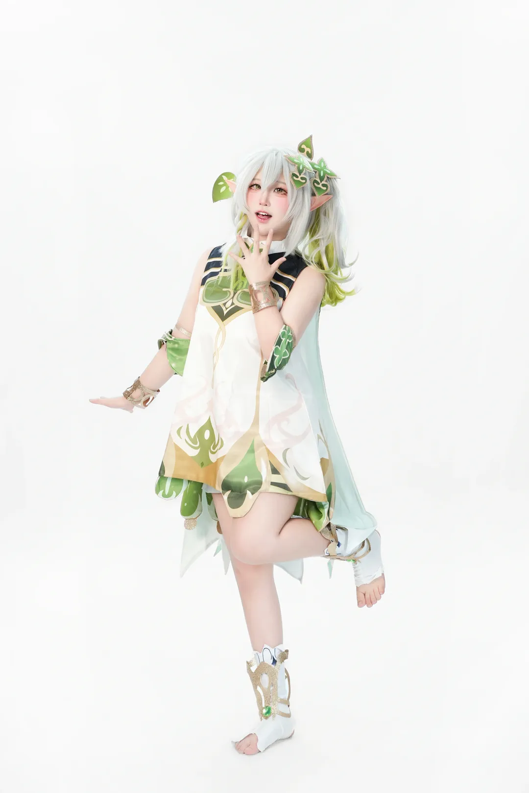 【納西妲cos】白棚裡的萌妹萬用動作參考 - 第 3 張