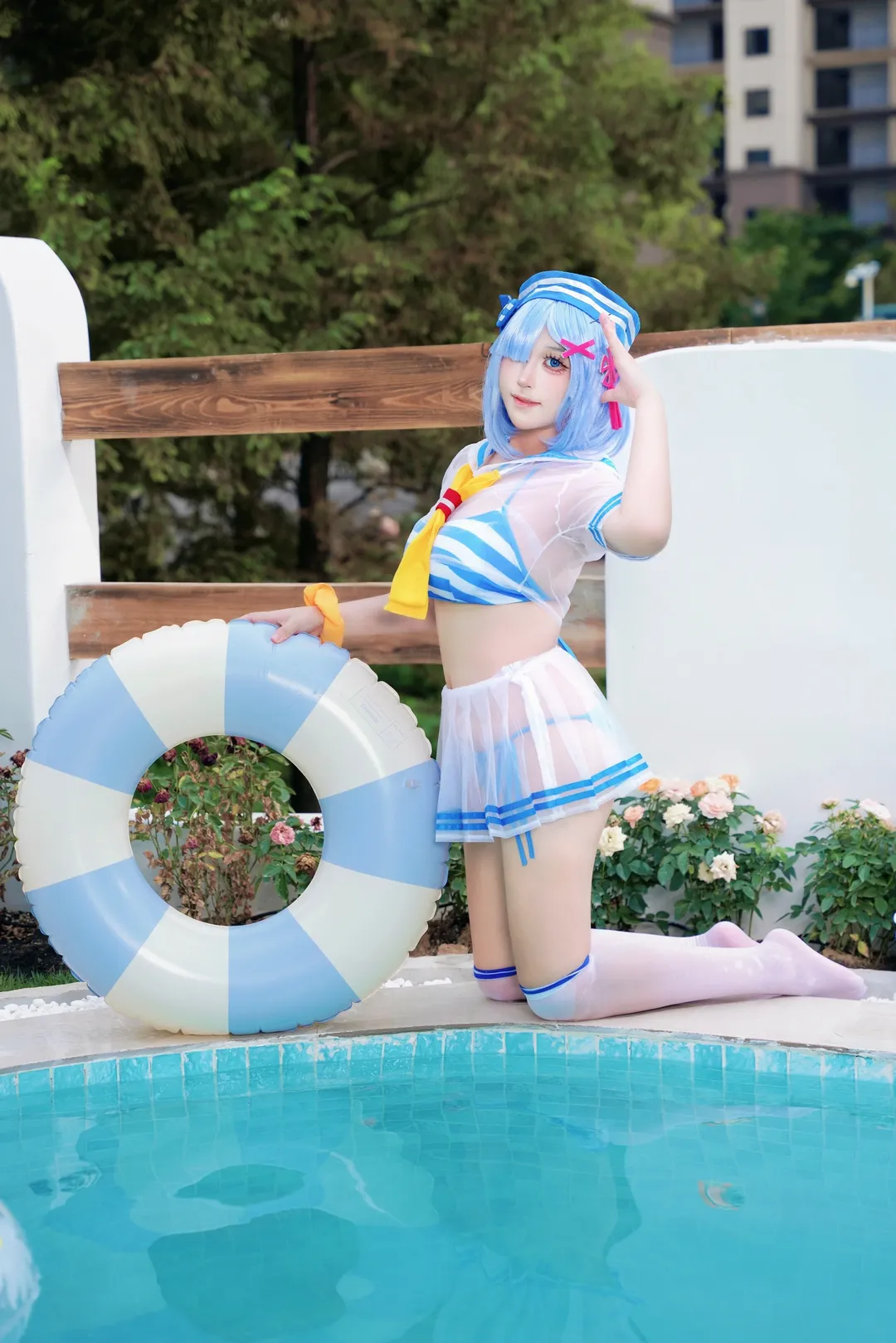 【蕾姆cos】从零开始的异世界生活泳池水手服动作参考 - 第 10 张