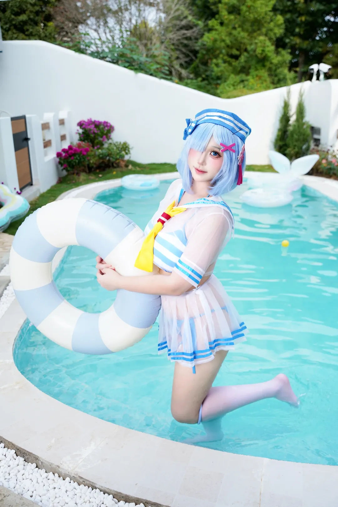 【蕾姆cos】从零开始的异世界生活泳池水手服动作参考 - 第 2 张