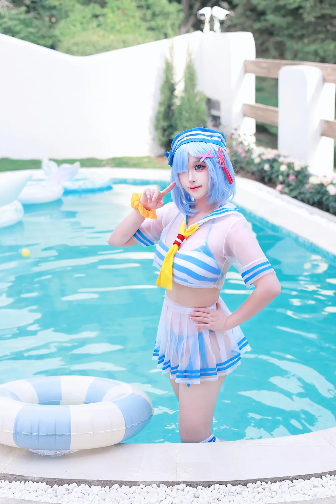 【蕾姆cos】从零开始的异世界生活泳池水手服动作参考 - 第 6 张