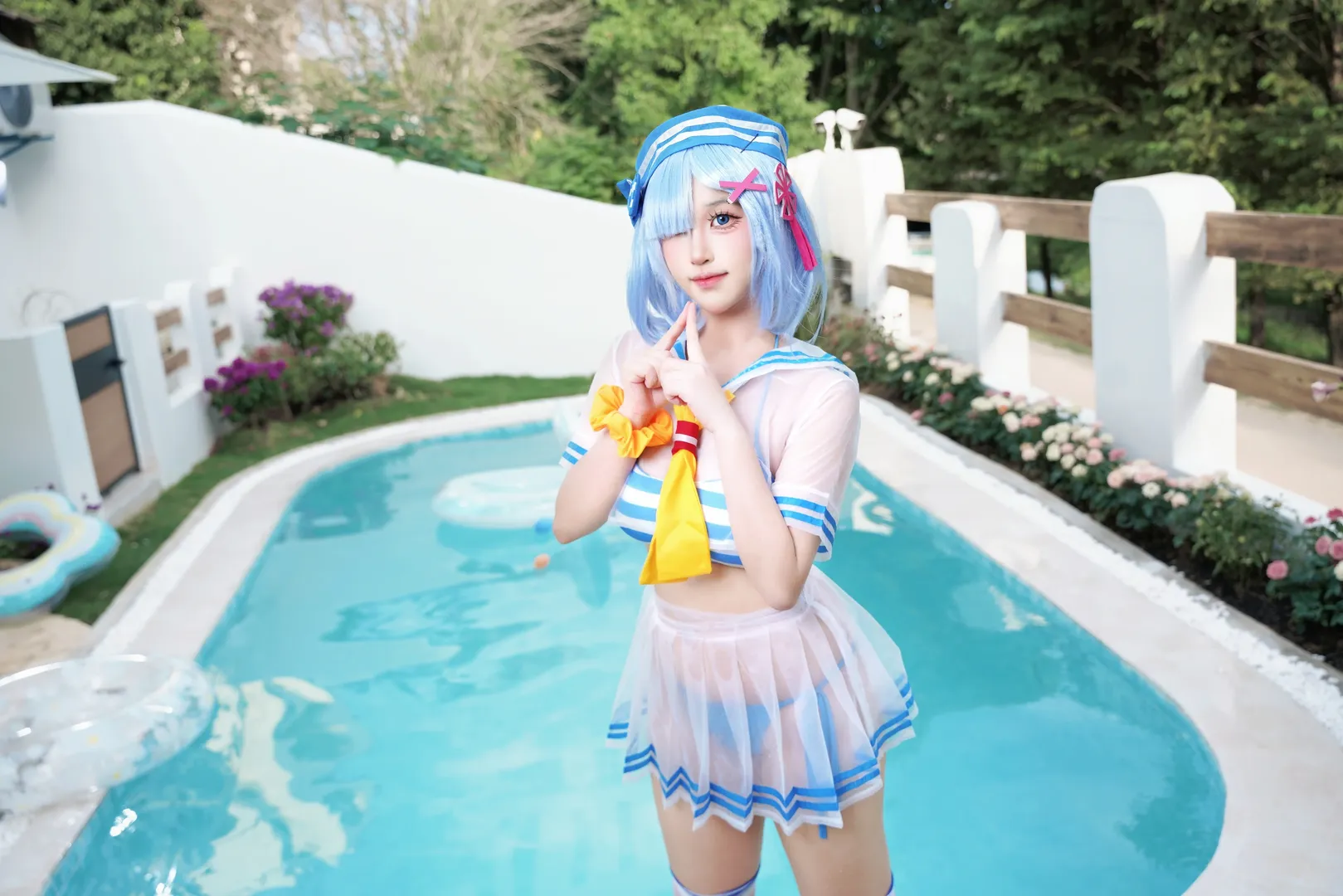 【蕾姆cos】从零开始的异世界生活泳池水手服动作参考 - 第 7 张