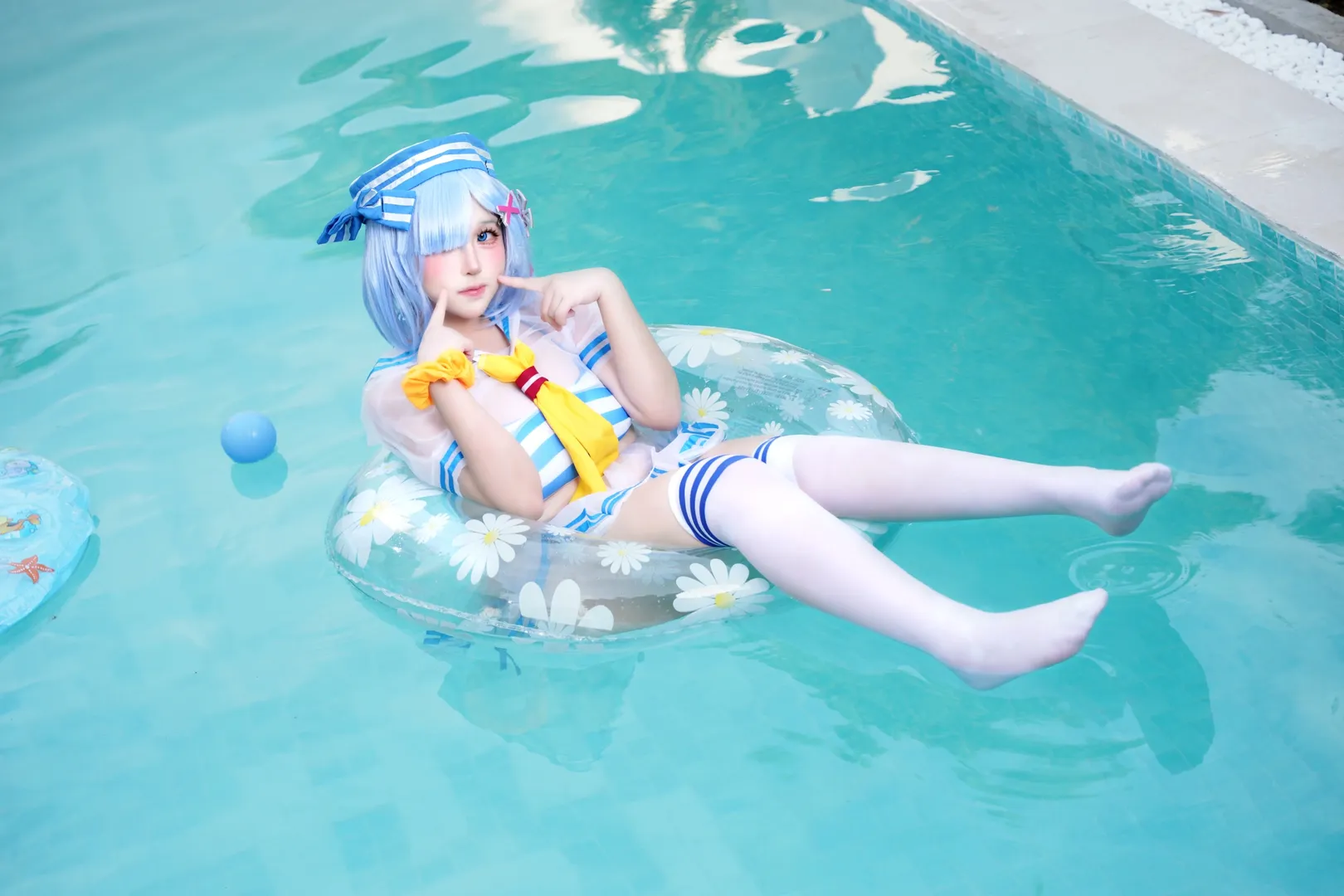【蕾姆cos】从零开始的异世界生活泳池水手服动作参考 - 第 8 张