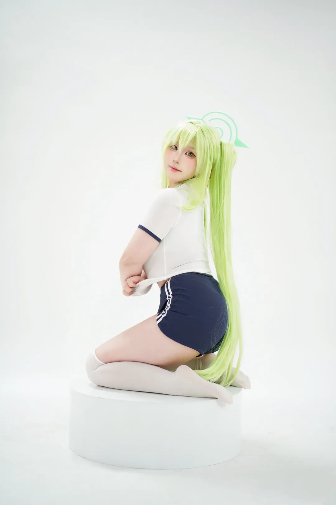 【铁道双子cos】蔚蓝档案体操服动作参考 - 第 3 张