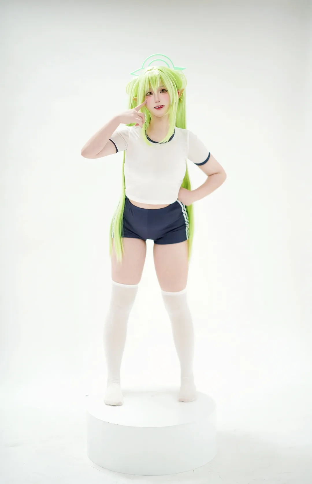 【铁道双子cos】蔚蓝档案体操服动作参考 - 第 4 张