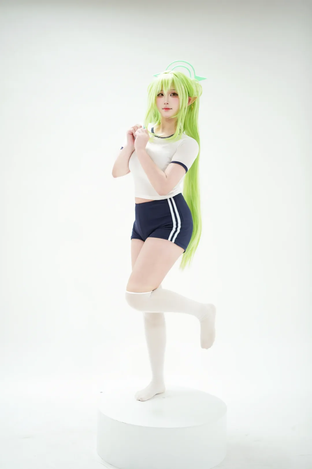 【铁道双子cos】蔚蓝档案体操服动作参考 - 第 5 张