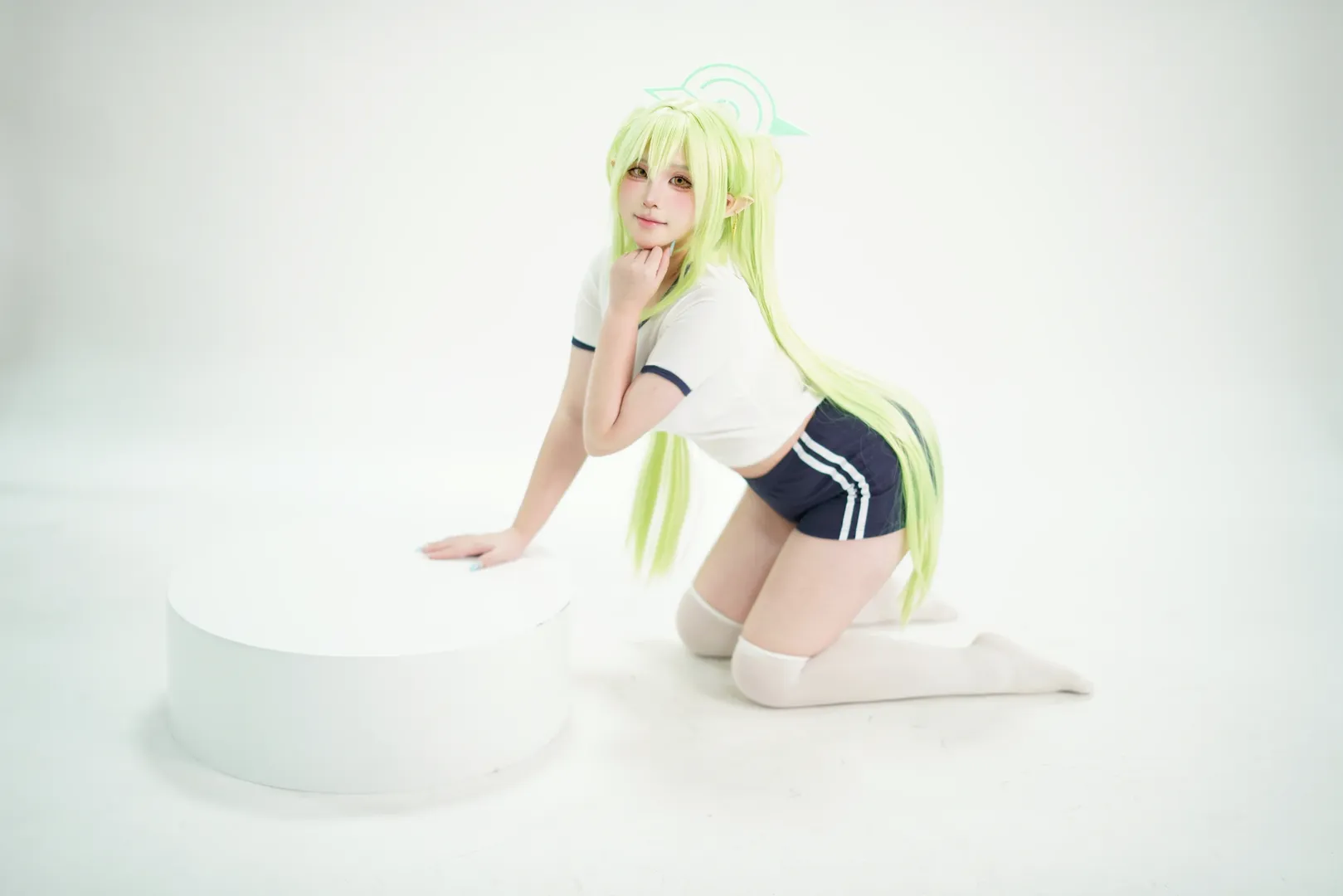 【铁道双子cos】蔚蓝档案体操服动作参考 - 第 8 张
