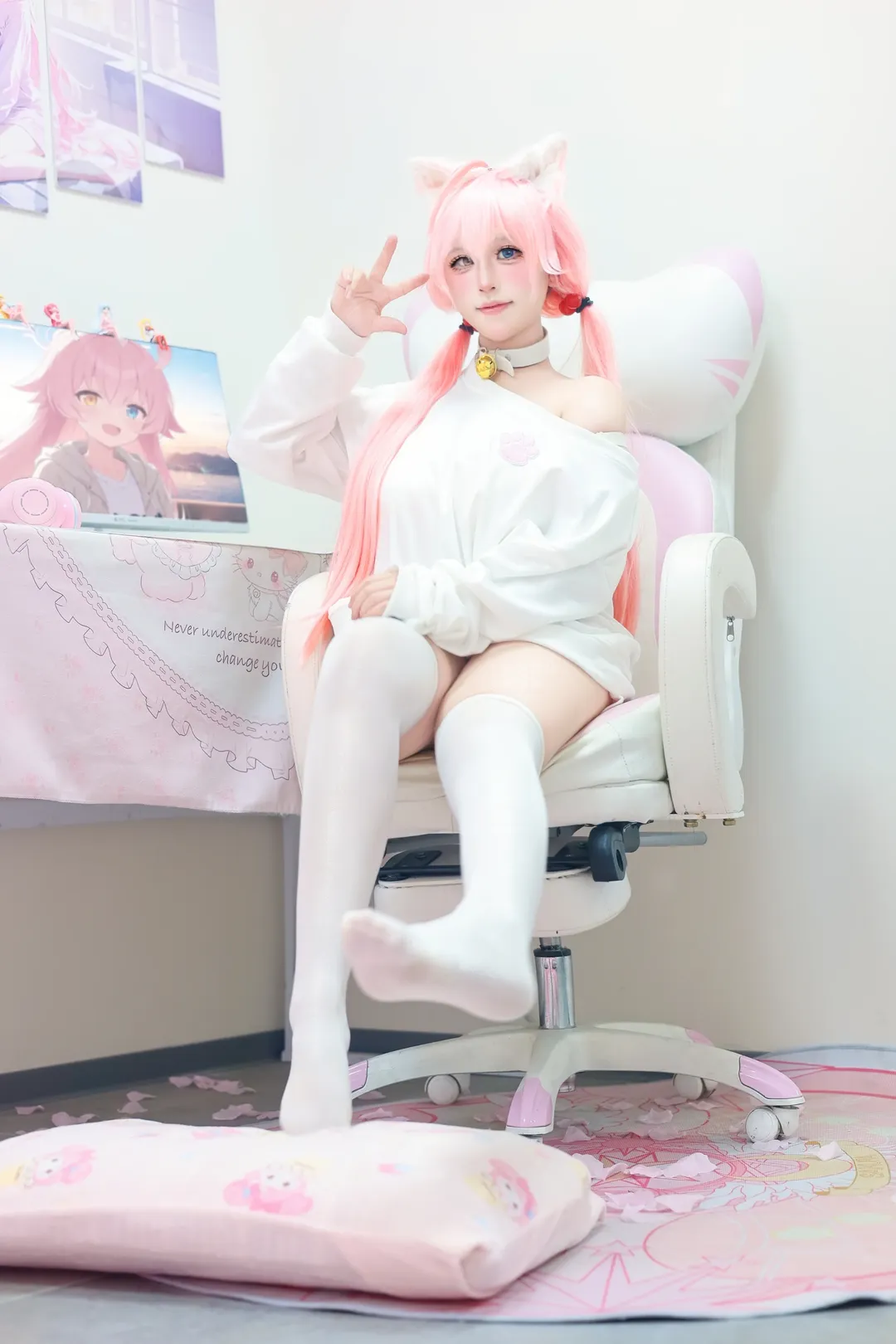【小鸟游星野cos】吃我一脚 蔚蓝档案拍照姿势分享 - 第 1 张