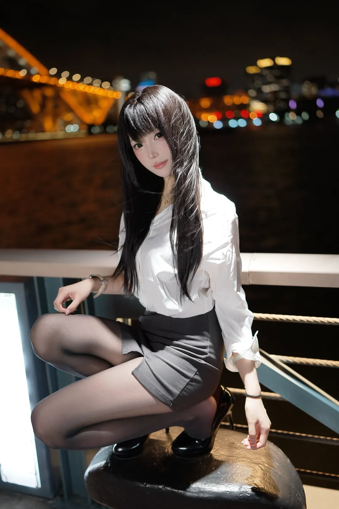 夜景碼頭OL職業裝，黑絲制服穿搭分享 - 第 1 張