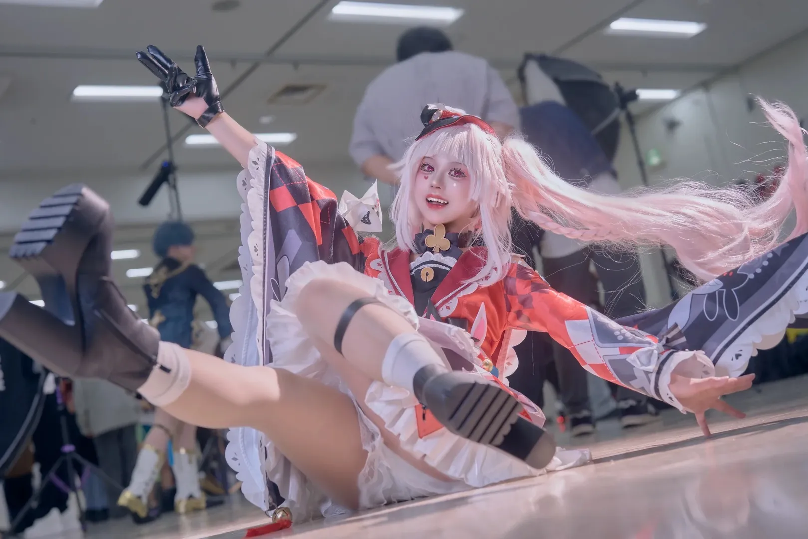 【火花cos】崩坏星穹铁红黑扑克牌风格，表现力拉满的定格瞬间 - 第 1 张