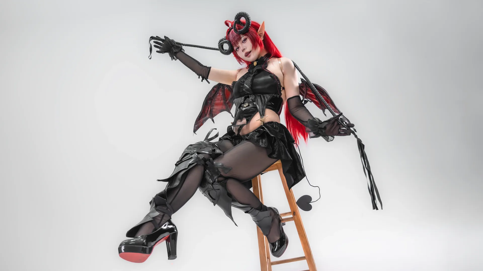 【兴登堡cos】碧蓝航线魅魔造型，黑丝与皮衣的质感碰撞 - 第 1 张