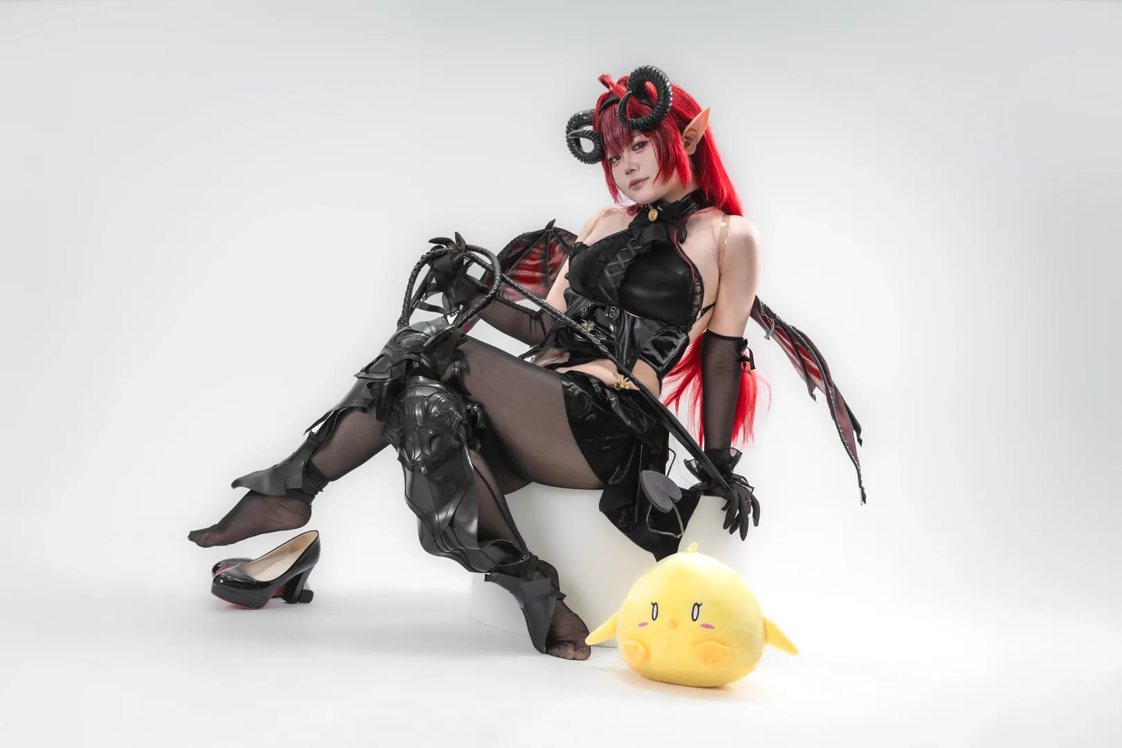 【兴登堡cos】碧蓝航线魅魔造型，黑丝与皮衣的质感碰撞 - 第 2 张