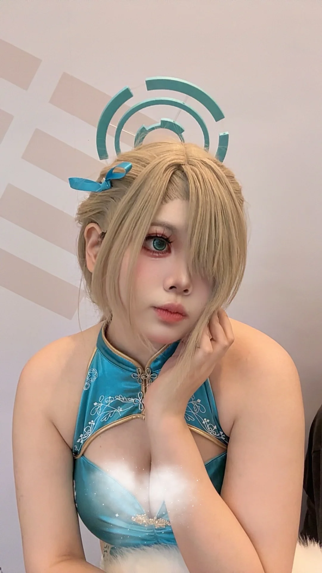 【明日奈cos】蔚蓝档案旗袍造型，五块钱pdd扇子的甲醛暴击 - 第 2 张